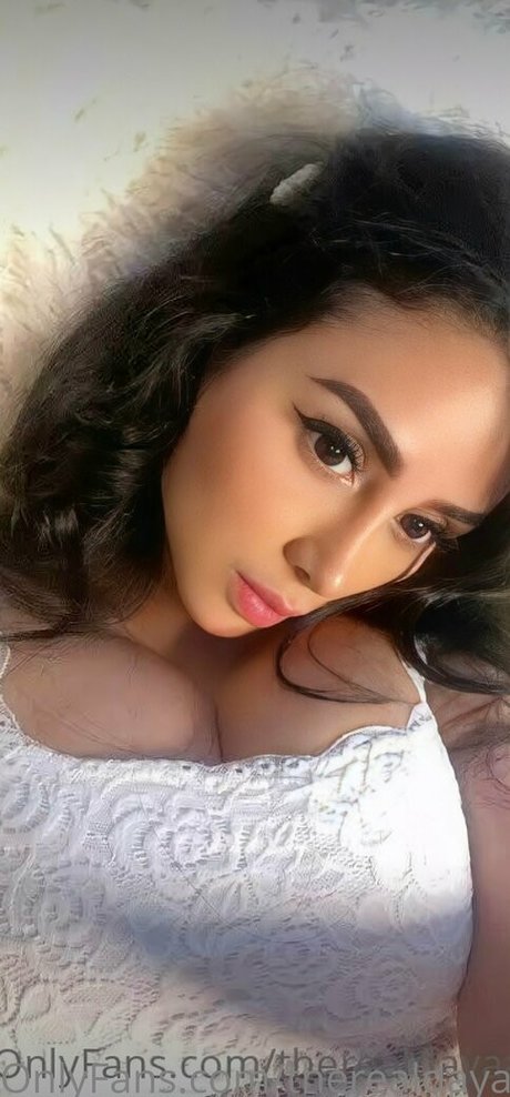 therealdayaannaa model pretty photos