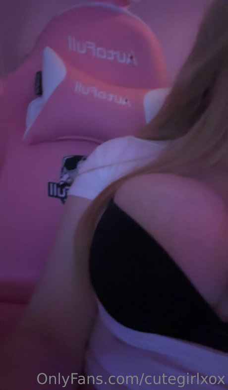 nekoalise model hd image