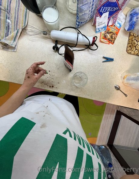 swee tstrawberry exclusive star pics