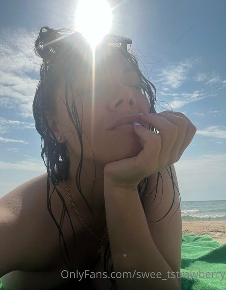 swee tstrawberry porn model picture