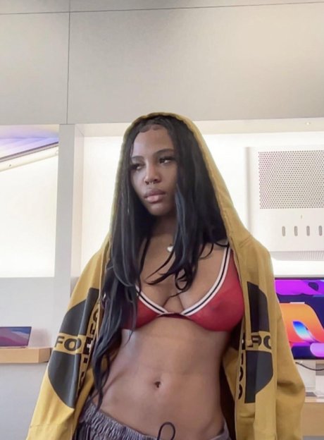 thick girls onlyfans pornographic photo