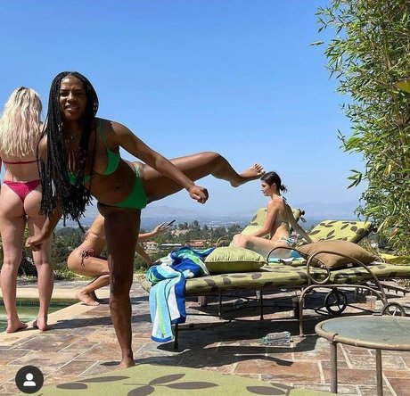 Quenlin Blackwell model perfect image