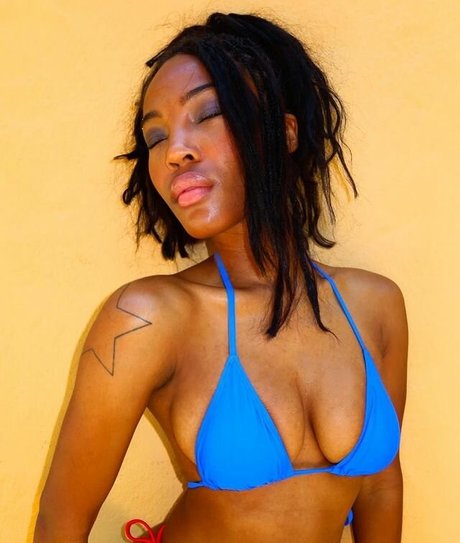 Quenlin Blackwell star beautiful pics