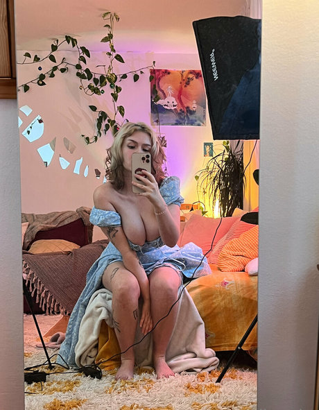 marilynwhoo star nude galleries