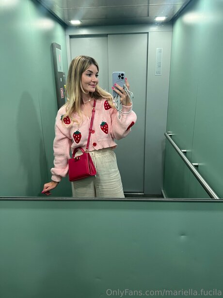 Mariella Fucila erotic actress img