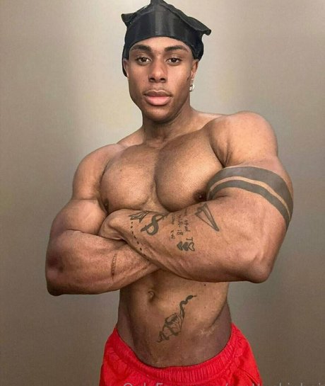 prettyskinboi model perfect pics