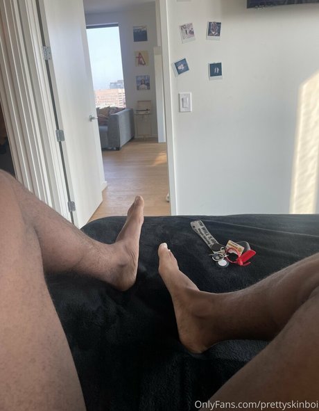 prettyskinboi pretty model pic