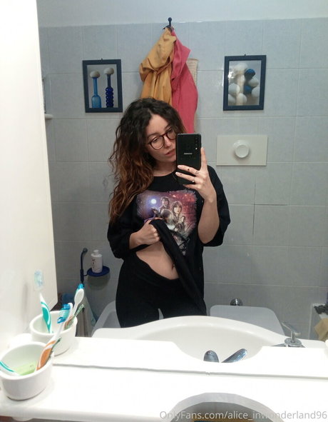 alice inwonderland96 star photos