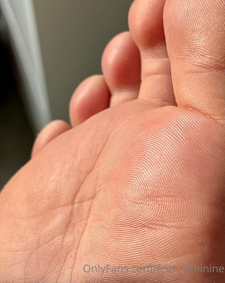 feet feminine star naked photo