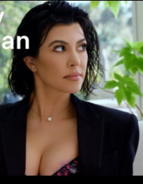 Kourtney Kardashian beautiful star images