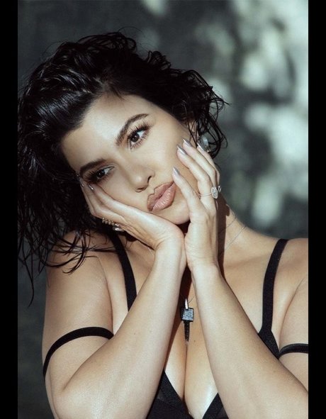 Kourtney Kardashian free star photos