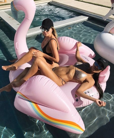 Kourtney Kardashian model nice pic