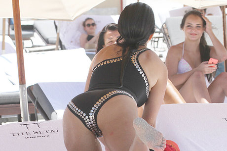 Kourtney Kardashian high quality model pics