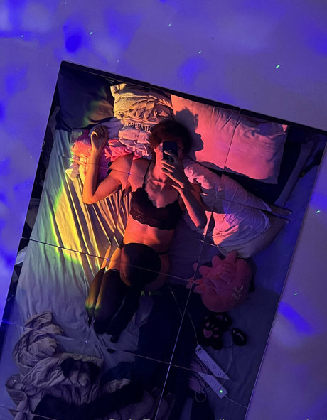 ivyevescarlet star top picture