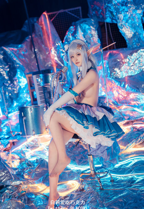 blacqkl beautiful actress image