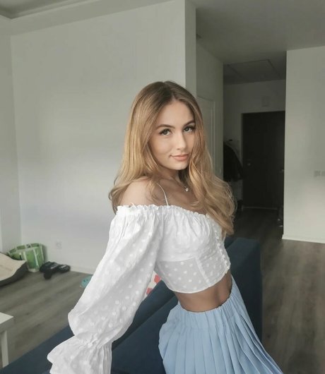 itsSky sexy star pics