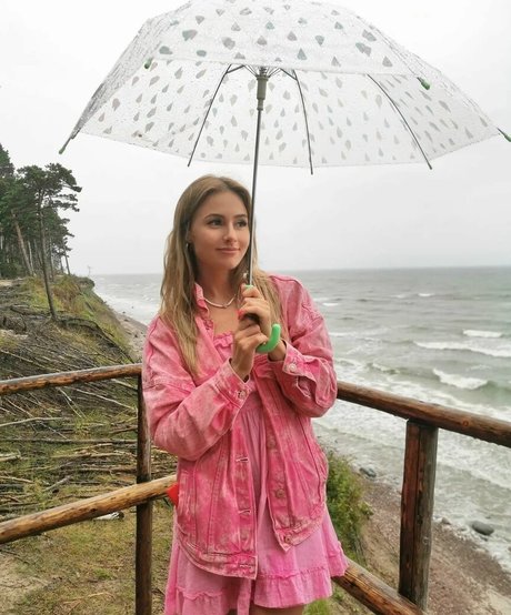 itsSky model exclusive picture