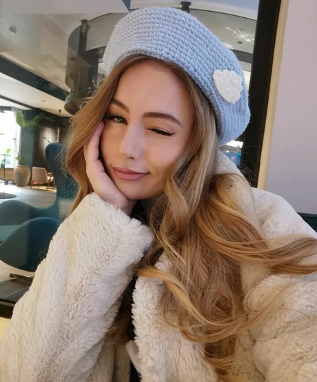 itsSky pretty actress photo