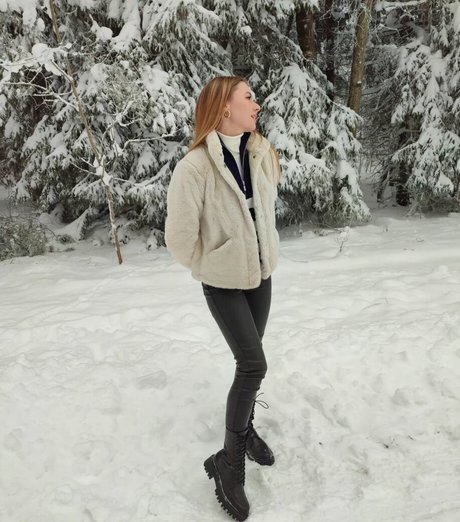 itsSky adult star pictures