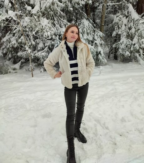 itsSky model exclusive images