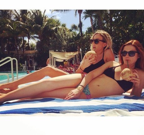 Bonnie Wright model hd picture