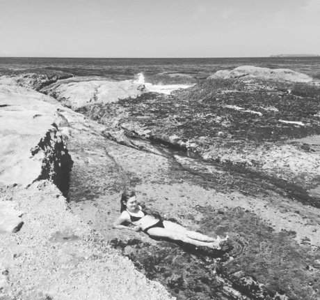 Bonnie Wright model pretty picture