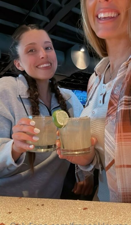 freeoakleyrae nice actress gallery