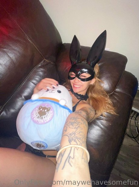 maywehavesomefun naked model picture