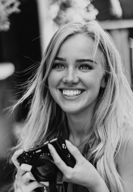 Eva Vlaardingerbroek erotic star img