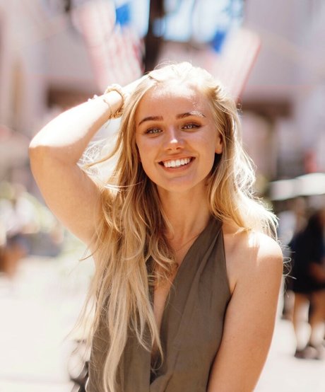 Eva Vlaardingerbroek pornstar top image