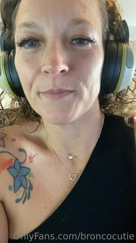 Broncocutie porn star picture