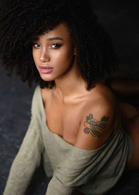 Rikae Crisi model adult images