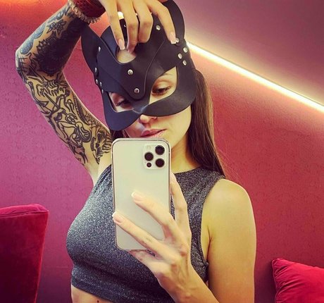 yourqueen3 pornographic model images