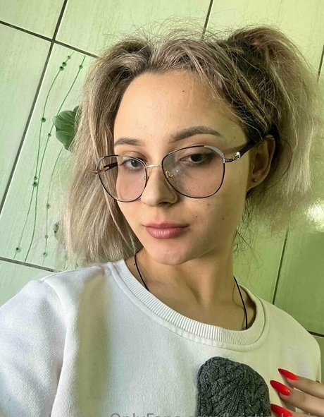 kristin lewis star pretty pics