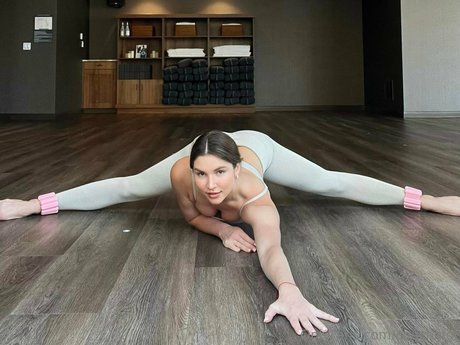 coachgigi model nude pics