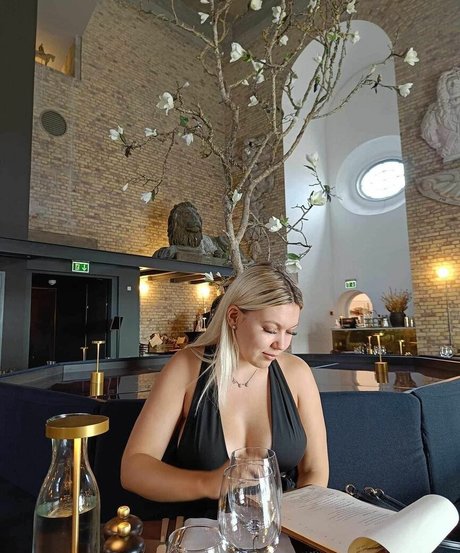 Aurora Lyngdal model pics