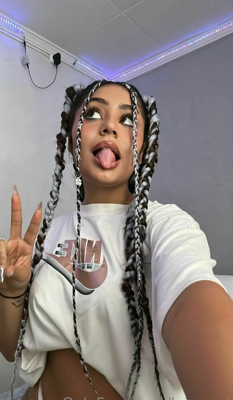 loi need beautiful actress photos