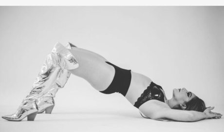 Raquel Rodriguez model nude pic