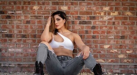 Raquel Rodriguez star beautiful photo