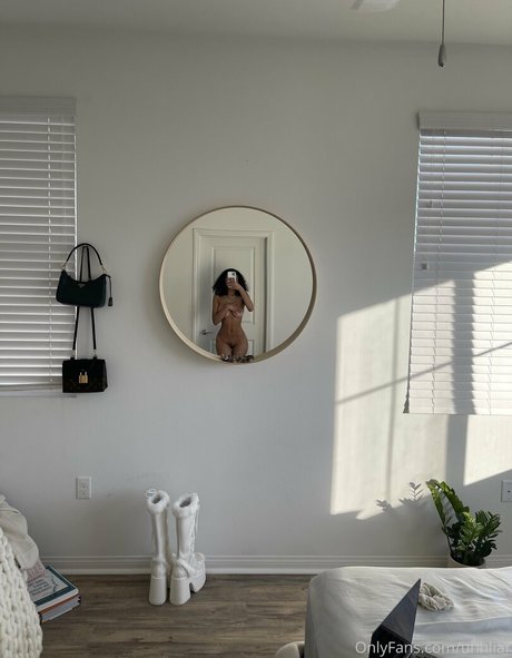 Uhhliar sexy actress photos