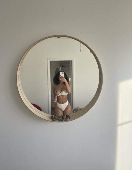 Uhhliar pornstar sex pic