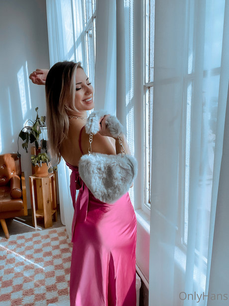 Hannah Ray erotic star pics