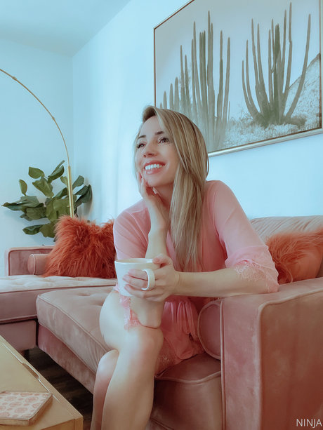 Hannah Ray pornstar naked picture