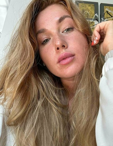 batty red hair model pretty photos