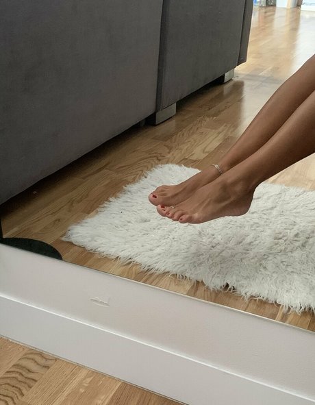 Baby Yona erotic pornstar picture