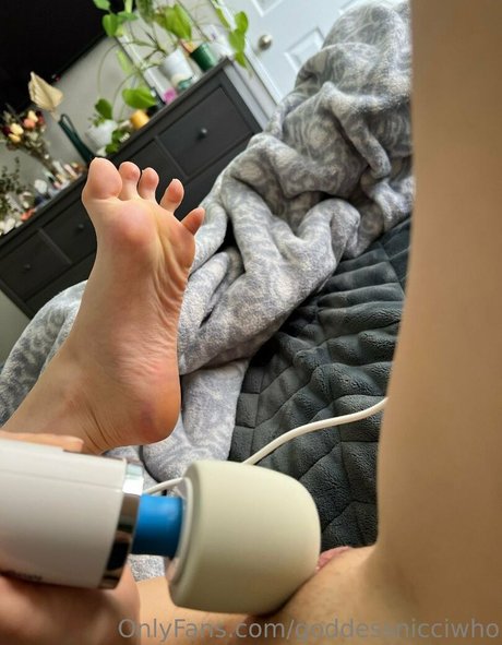 Goddess Nicci model nude picture