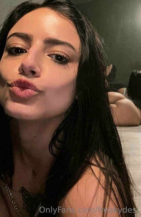 freakydesi star naked img