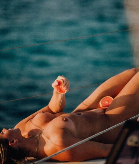 Loowky pornstar nude photos