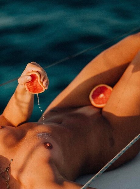 Loowky xxx model picture