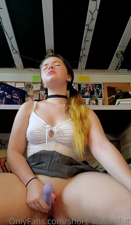 Short Stack Slut star porn image